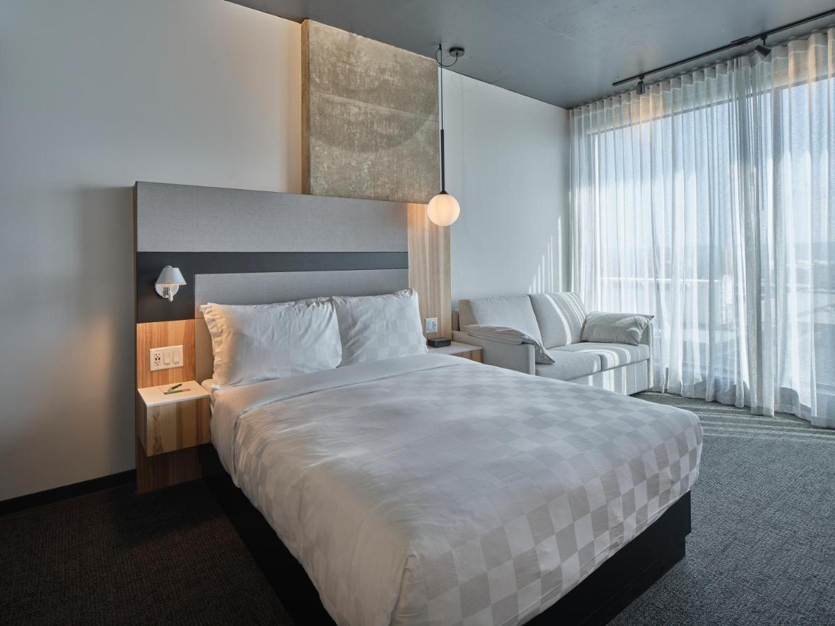 Alt Hotel Calgary University District Εξωτερικό φωτογραφία